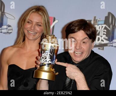 Mike Myers and Cameron Diaz pose in the Press Room of the 2007 MTV Movie Awards at the Gibson Amphitheater in Los Angeles, CA, USA on June 3, 2007. Photo by Lionel Hahn/ABACAPRESS.COM Stock Photo