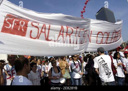 SFR employees protest in front of Vivendi's mobile telephone unit headquarters on June 5, 2007, in La Defense, business district next to Paris, France. The firm is planning to transfer three of its call centres to two subcontractors, Teleperformance and Division Arvato Services. The call centres slated for transfer are located in Lyon (582 staff), Toulouse (724 staff) and Poitiers (571 staff). Photo by Jules Motte/ABACAPRESS.COM Stock Photo