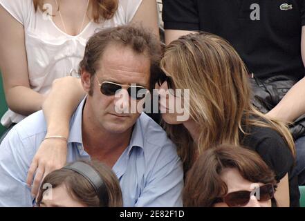 Actor Vincent Lindon and his girlfriend Caroline attend the Men Semi-Finals of the French Open at Roland Garros in Paris, France on June 8, 2007. Photo by ABACAPRESS.COM Stock Photo