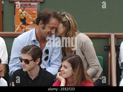 Actor Vincent Lindon and his girlfriend Caroline attend the Men Semi-Finals of the French Open at Roland Garros in Paris, France on June 8, 2007. Photo by ABACAPRESS.COM Stock Photo