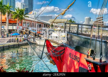 Tour boats docked at the Bayfront Marketplace located on Biscayne Bay in Miami, Florida. Stock Photo