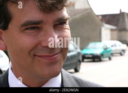 French socialist candidate Arnaud Montebourg goes to the polling station with his wife Hortense de Labriffe to cast their vote for the legislative elections in Montret, France on June 17, 2007. Photo by Vincent Dargent/ABACAPRESS.COM Stock Photo