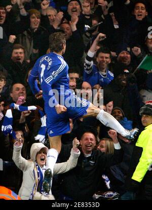 Chelsea's Andriy Schevchenko celebrates scoring against Liverpool during their Carling Cup quarter-final soccer match at Stamford Bridge in London December 19, 2007. REUTERS/Toby Melville (BRITAIN)