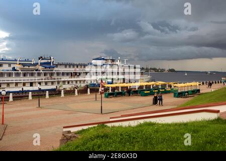 Kostroma, Russia - August 11, 2020: Gold ring of Russia.Cruise ship at the pier on the Volga river in the city of Kostroma on a summer evening Stock Photo