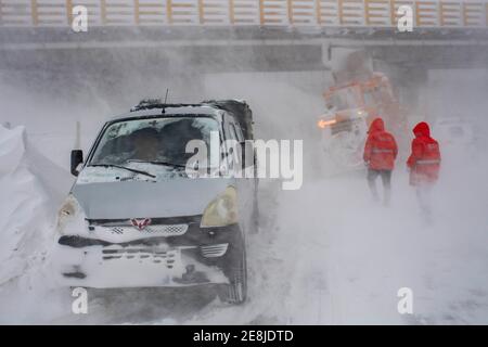 (210131) -- URUMQI, Jan. 31, 2021 (Xinhua) -- Staff of the Maytas wind prevention and rescuing base search for stranded passengers in Maytas, Emin County of northwest China's Xinjiang Uygur Autonomous Region, Jan. 23, 2021. Maytas, located in Emin County, is an important thoroughfare with tough weather conditions of snowstorms and heavy wind for about half a year.   Since 2002, the Maytas wind prevention and rescuing base has been responsible for road clearing and rescuing of the S201 in the region. For people who are on duty here, work can last day and night. They patrol on every windy and sn Stock Photo