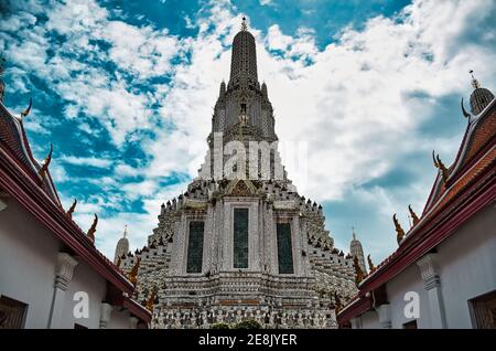 Bangkok, Thailand 08.20.2019 Temple of Dawn, Wat Arun is a buddhist temple and derives its name from the Hindu god Aruna often personified as the radi Stock Photo