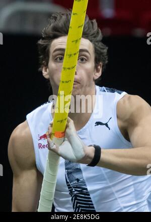 Duesseldorf, Germany. 31st Jan, 2021. Athletics: ISTAF Indoor in the ISS Dome: Armand Duplantis, Swedish pole vaulter and world record holder at the inrun. Credit: Bernd Thissen/dpa/Alamy Live News Stock Photo