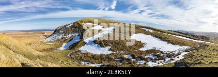 The Hadrian's Wall Path passes over Mucklebank Crags, a little to the east of Walltown, seen here on a snowy Northumbrian winter's day Stock Photo