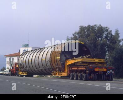 CAMION CISTERNA DE LA EMPRESA MECANICA DE LA PEÑA CON REMOLQUE. Stock Photo