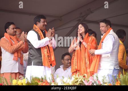 Howrah, India. 31st Jan, 2021. Former TMC leader Baishali Dalmia (2nd from right) greets people in the presents of senior BJP leaders at a public meeting and mass induction programme from various rival parties, mainly 'All India Trinamool Congress' (TMC) into Bharatiya Janata Party (BJP) ahead of the upcoming '2021 West Bengal Legislative Assembly Election' at Dumurjala playground in Howrah that organised by the BJP. (Photo by Biswarup Ganguly/Pacific Press) Credit: Pacific Press Media Production Corp./Alamy Live News Stock Photo