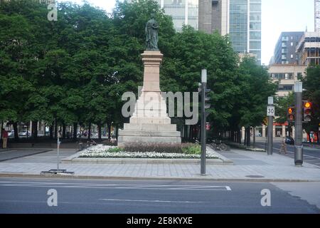 Montreal, QC, Canada - 7-4-2020: Queen Victoria statue in Square Victoria park Stock Photo