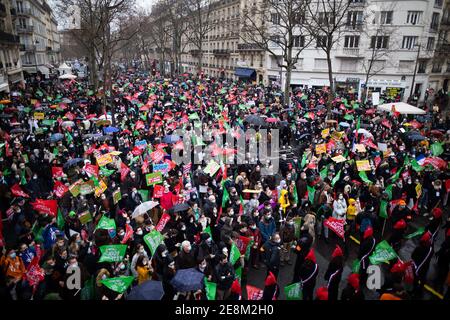 Paris, France. 31st Jan, 2021. General view of Demonstrators wave flags during a demonstration against the bioethics bill and the PMA (Assisted reproductive technology - ART) for all, in Paris, France, on January 31, 2021. Photo by Raphael Lafargue/ABACAPRESS.COM Credit: Abaca Press/Alamy Live News Stock Photo