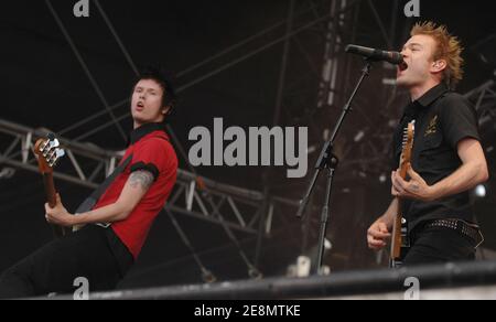 Canadian rock band Sum 41 perform live on stage during the second day of the annual AIDS charity & fundraising music festival 'Solidays', held at Longchamp racetrack in Paris, France, on July 7, 2007. Photo by Khayat-Moreau/ABACAPRESS.COM Stock Photo