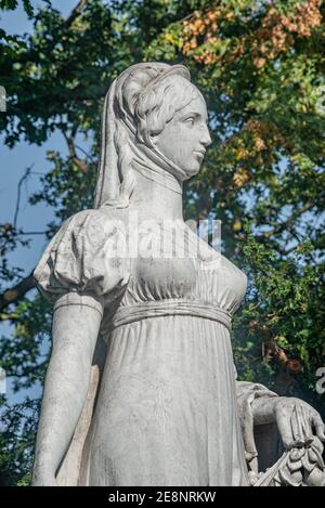 Monument of Queen Luisen in the Scholl Park Siblings (Geschwister Scholl Park) in Autumn colors in historical downtown in Magdeburg, Germany Stock Photo