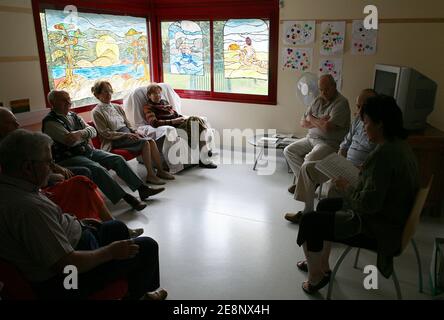 Government spokesman Laurent Wauquiez visits a specialized residence 'Hippocampe' for people suffering from Alzheimer disease in Villefranche sur Saone (near Lyon), France on September 6, 2007. Photos by Vincent Dargent/ABACAPRESS.COM Stock Photo