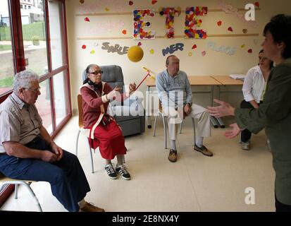 Government spokesman Laurent Wauquiez visits a specialized residence 'Hippocampe' for people suffering from Alzheimer disease in Villefranche sur Saone (near Lyon), France on September 6, 2007. Photos by Vincent Dargent/ABACAPRESS.COM Stock Photo
