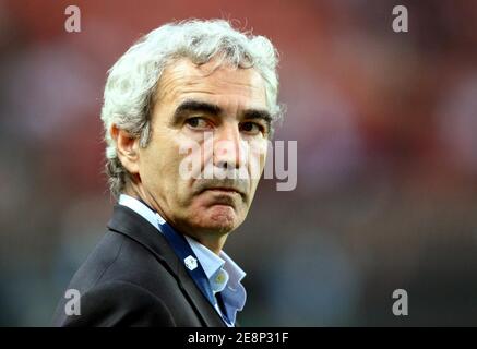 Soccer French Coach Raymond Domenech during the UEFA European Championship Qualifying match, Group B, France vs Scotland at at Parc des Princes in Paris, France on September 12, 2007. Scotland won 1-0. Photo Christian Liewig/ABACAPRESS.COM Stock Photo