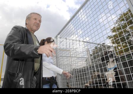 French actor Yves Renier visits a SPA refuge, to give his support to the association protecting animals rights, in Gennevilliers, near Paris, France on September 27, 2007. Photo by Giancarlo Gorassini/ABACAPRESS.COM Stock Photo