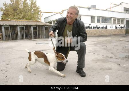 French actor Yves Renier visits a SPA refuge, to give his support to the association protecting animals rights, in Gennevilliers, near Paris, France on September 27, 2007. Photo by Giancarlo Gorassini/ABACAPRESS.COM Stock Photo