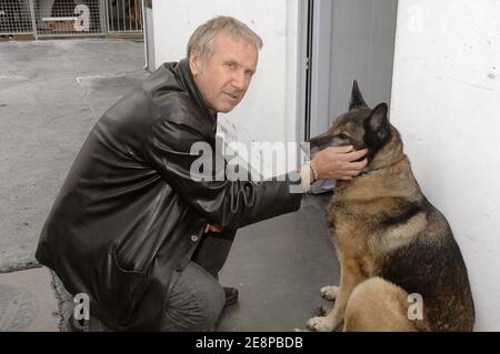 French actor Yves Renier visits a SPA refuge, to give his support to the association protecting animals rights, in Gennevilliers, near Paris, France on September 27, 2007. Photo by Giancarlo Gorassini/ABACAPRESS.COM Stock Photo