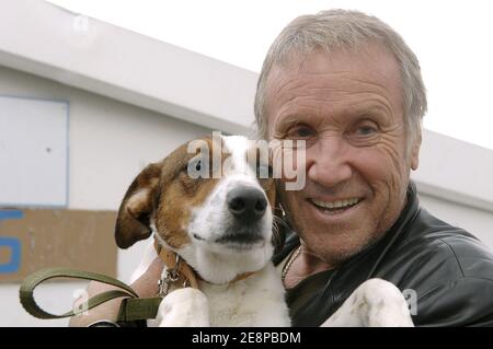 French actor Yves Renier visits a SPA refuge, to give his support to the association protecting animals rights, in Gennevilliers, near Paris, France on September 27, 2007. Photo by Giancarlo Gorassini/ABACAPRESS.COM Stock Photo