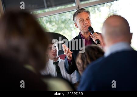 Republican presidential candidate Gov. Jon Huntsman of Utah dresses supporters at a breakfast event at the Honeycomb Cafe on Daniel Island January 12, 2012 in Charleston, South Carolina. Stock Photo