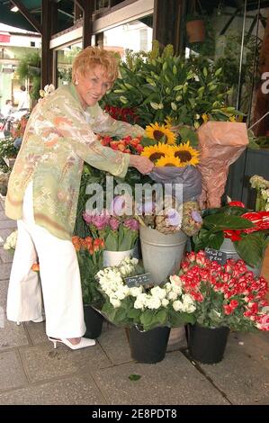 EXCLUSIVE. US actress Jeanne Cooper from 'The Young and The Restless' (Les Feux de l'Amour) poses in the streets of Saint-Germain-des-Pres in Paris, France, July 5, 2005. Photo by Denis Guignebourg/ABACAPRESS.COM Stock Photo