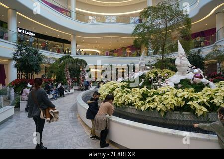 The American Dream Mall, a new mega shopping mall with amusement area in  the New York suburbs Stock Photo - Alamy