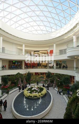 The American Dream Mall, a new mega shopping mall with amusement area in  the New York suburbs Stock Photo - Alamy