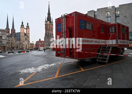 01 February 2021, Saxony-Anhalt, Halle (Saale): A fire truck of the city's emergency staff stands on the market square in Halle/Saale. Restrictions on public life remain in place across the country to contain the Corona pandemic. Photo: Hendrik Schmidt/dpa-Zentralbild/ZB Stock Photo