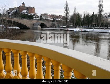 01 February 2021, Saxony-Anhalt, Halle (Saale): As the water level rises, the Saale flows through Halle/Saale below Burg Giebichenstein. So far there is no flood warning for the city. Photo: Hendrik Schmidt/dpa-Zentralbild/dpa Stock Photo