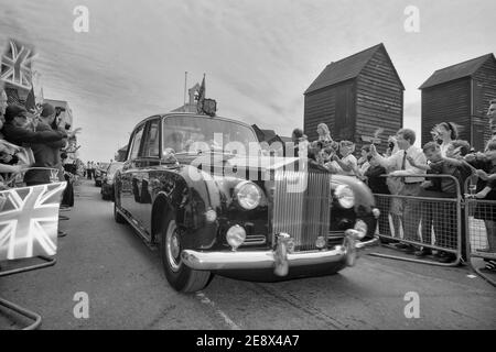 Queen Elizabeth II leaving the old town in a vintage Rolls-Royce car during her visit to Hastings Old Town, East Sussex, England, UK. 6 June 1997 Stock Photo