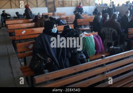 Egypt, GAZA. 1st Feb, 2021. (INT) The Egyptian authorities open the Rafah crossing with Gaza. February 1, 2021, Rafa, Gaza, Palestine: Palestinians wear protective masks amid the spread of the Coronavirus (Covid 19), waiting next to their luggages to obtain travel permits to cross the Rafah border crossing in the southern Gaza Strip, after announcing that Egypt will reopen it from 1 to 4 February.Credit: Yousef Masoud/Thenews2. Credit: Yousef Masoud/TheNEWS2/ZUMA Wire/Alamy Live News Stock Photo