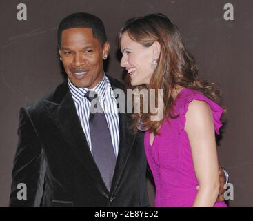 Cast members Jamie Foxx and Jennifer Garner pose for pictures at the French premiere for 'The Kingdom', held at the Gaumont Marignan in Paris, France, on October 3, 2007. Photo by Nicolas Khayat/ABACAPRESS.COM Stock Photo