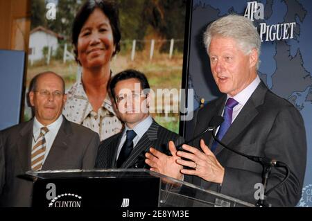 Former US President Bill Clinton R announces a partnership with