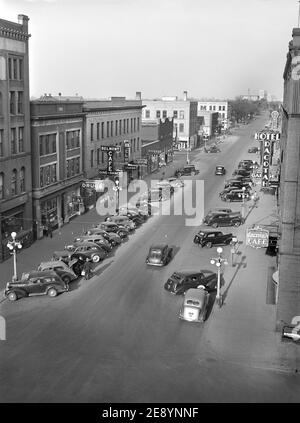 High Angle View of Street Scene, Grand Forks, North Dakota, USA, John Vachon, U.S. Farm Security Administration, October 1940 Stock Photo