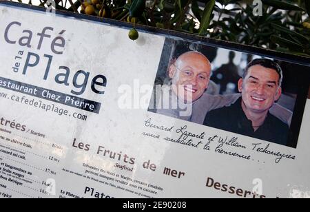 La carte du celebre restaurant 'Chez Pierre' a Arcachon (Gironde) qui appartient au secretaire d'Etat aux Sports Bernard Laporte le 5 Novembre, 2007. Photo Patrick Bernard/ABACAPRESS.COM Stock Photo