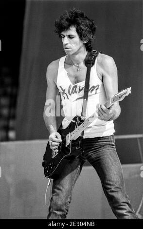 ROTTERDAM, THE NETHERLANDS - JUN 02, 1982:  Guitar player Keith Richards from The Rolling Stones during their concert in de kuip stadium in Rotterdam. Stock Photo