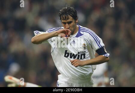 Real Madrid's Raul Gonzalez celebrates his second goal during the Spanish League soccer match between Real Madrid and Racing Santander at the Santiago Bernabeu Stadium in Madrid, Spain on December 1, 2007. Real won 3-1. Photo by Christian Liewig/ABACAPRESS.COM Stock Photo