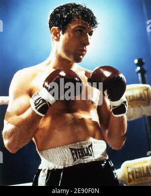 ROBERT DE NIRO as Jake LaMotta in RAGING BULL director MARTIN SCORSESE Chartoff - Winkler Productions / United Artists Stock Photo