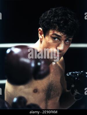 ROBERT DE NIRO as Jake LaMotta in RAGING BULL director MARTIN SCORSESE Chartoff - Winkler Productions / United Artists Stock Photo