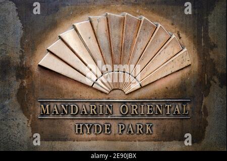 LondonUK - 31 jan 2021: Metal plaque sign of the Mandarin Oriental Hyde Park hotel in London. Stock Photo