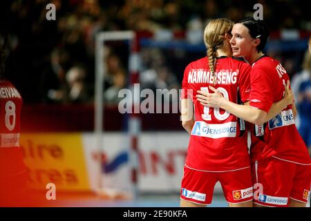 Norway's Gro Hammerseng and Katja Nyberg during the Women's World Handball Championship Final match, Norway vs Russia at the Palais Omnisports de Bercy in Paris, France on December 16, 2007. Russia won 29-24. Photo by Mehdi Taamallah/Cameleon/ABACAPRESS.COM Stock Photo
