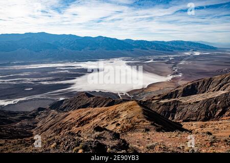 Dante's View is a viewpoint terrace at 5,475 feet height, on the North side of Coffin Peak, along the crest of the Black Mountains Stock Photo