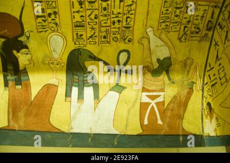 Ancient Egyptian mural on inside of tomb showing the gods Hathor, Thoth and Osiris squatting. Interior of TT3 - Tomb of Pashedu, Deir el Medina, Luxor Stock Photo
