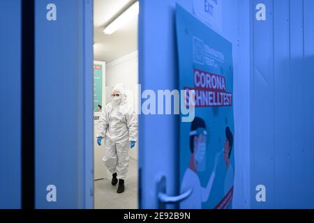 Dresden, Germany. 02nd Feb, 2021. An employee of the company CoviMedical UG works in the morning in the Corona Test Center behind the Hygiene Museum. Credit: Robert Michael/dpa-Zentralbild/dpa/Alamy Live News Stock Photo