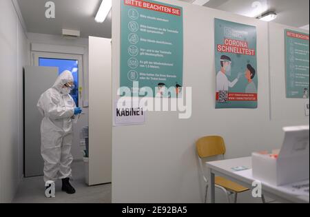 Dresden, Germany. 02nd Feb, 2021. An employee of the company CoviMedical UG prepares a rapid test for the coronavirus in the morning at the Corona Test Centre behind the Hygiene Museum. Credit: Robert Michael/dpa-Zentralbild/dpa/Alamy Live News Stock Photo