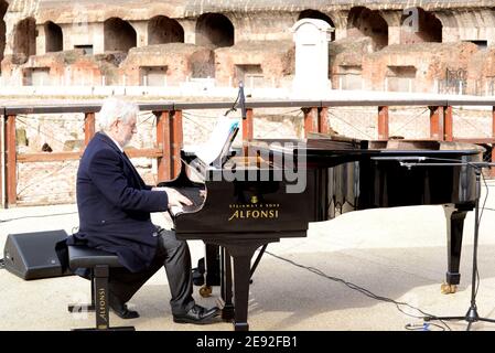 Riapertura del Colosseo dopo chiusura a causa del coronavirus Stock Photo