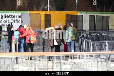 Riapertura del Colosseo dopo chiusura a causa del coronavirus Stock Photo