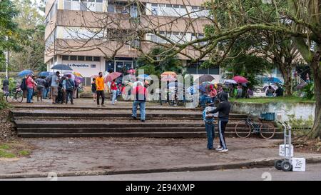 Crowd of Cuban people waiting in line at a store for buying merchandise.  It is the time of Coronavirus Stock Photo